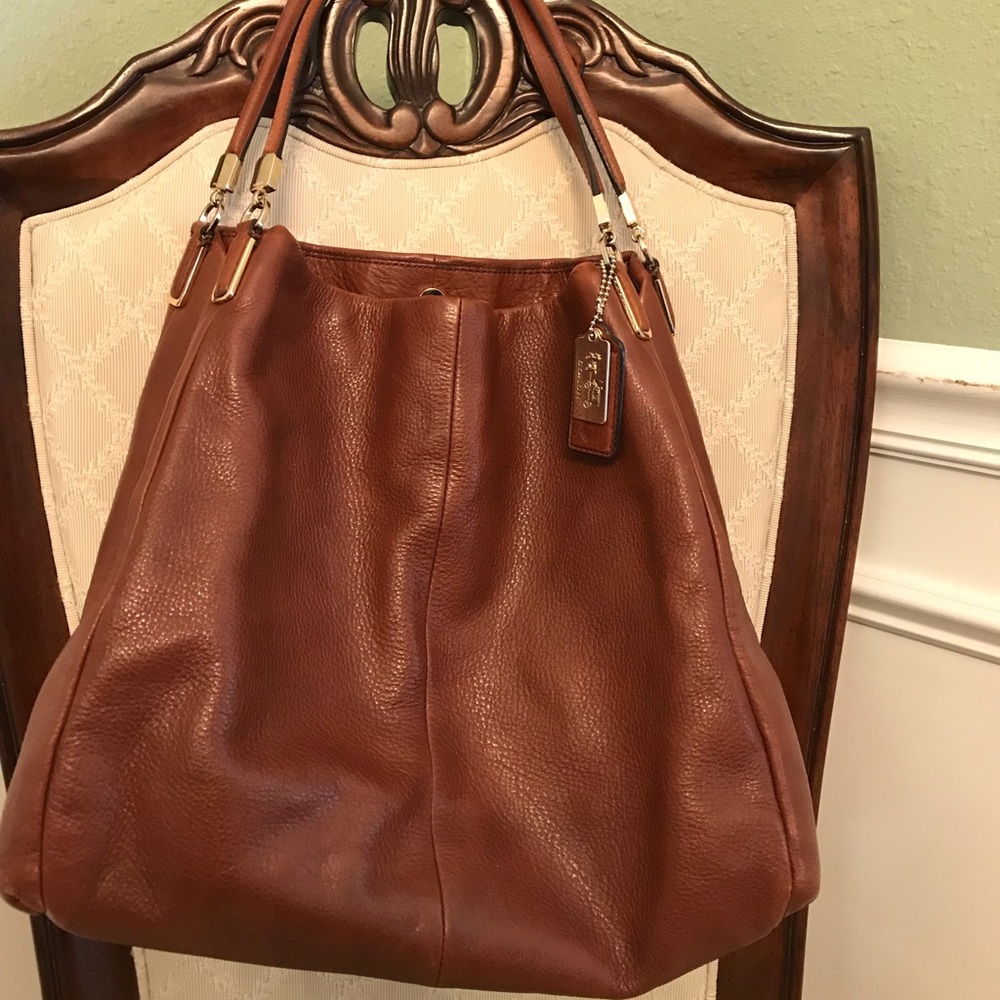Coach brown leather bag. Mid-sized.
